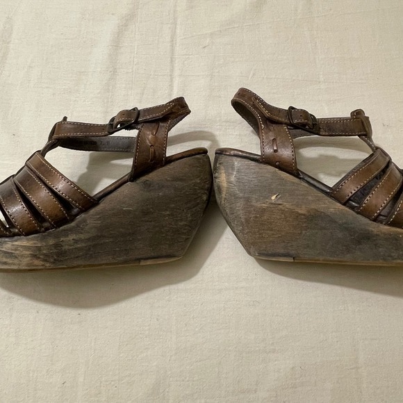 Bedstu Womens Size 7 Leather Strappy Wooden Wedge Sandals Brown - Picture 8 of 13